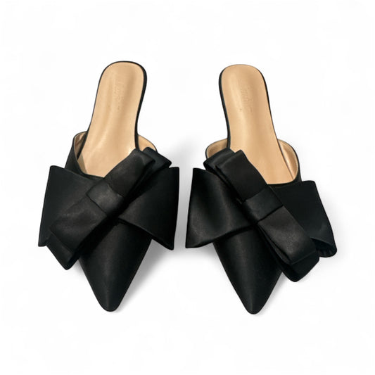 Pointed toe bow-know Slip on Flats by Emiwey Size 10- Pre Owned